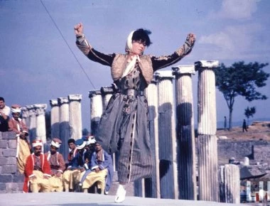 «Ξενοδοχείον η Ελλάς»: Αύξηση αριθμού ξένων τουριστών το φετινό καλοκαίρι